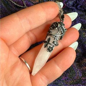 Rose quartz pendant necklace